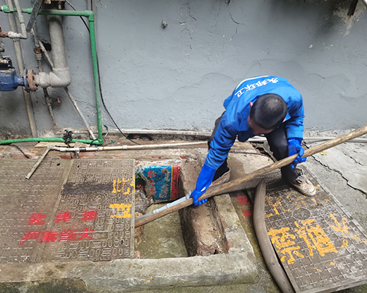 覃塘清掏化粪池